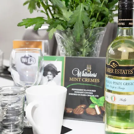 Отель Bella Vista & Self Catering